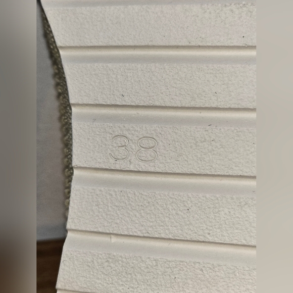 NWOT Verbenas White Nucleo Made In Spain Leather Slip-ons Women's Size 7.5 - Picture 9 of 9